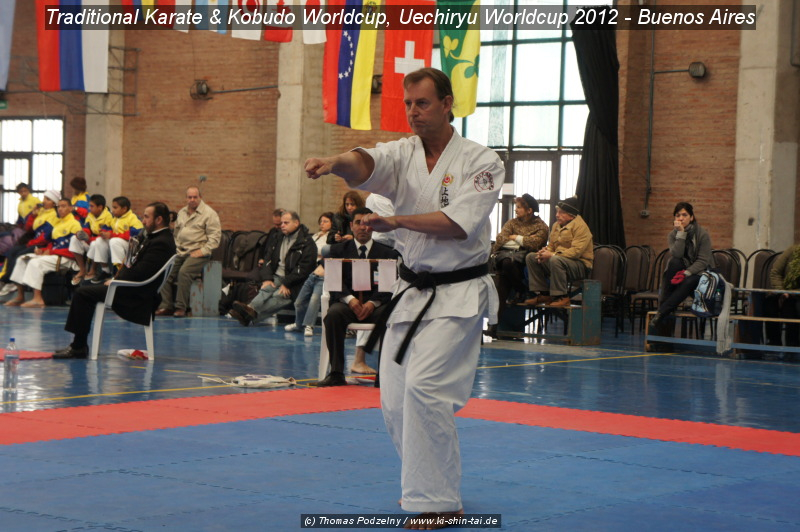 Thomas Podzelny zeigt Sanseiryu Kata Thomas Podzelny zeigt Sanseiryu Kata