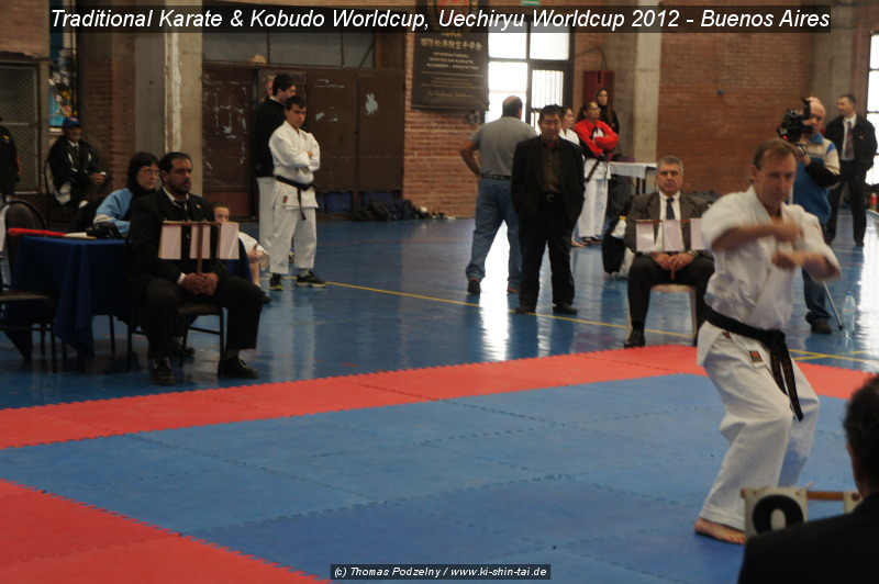 Thomas Podzelny zeigt Sanseiryu Kata Thomas Podzelny zeigt Sanseiryu Kata
