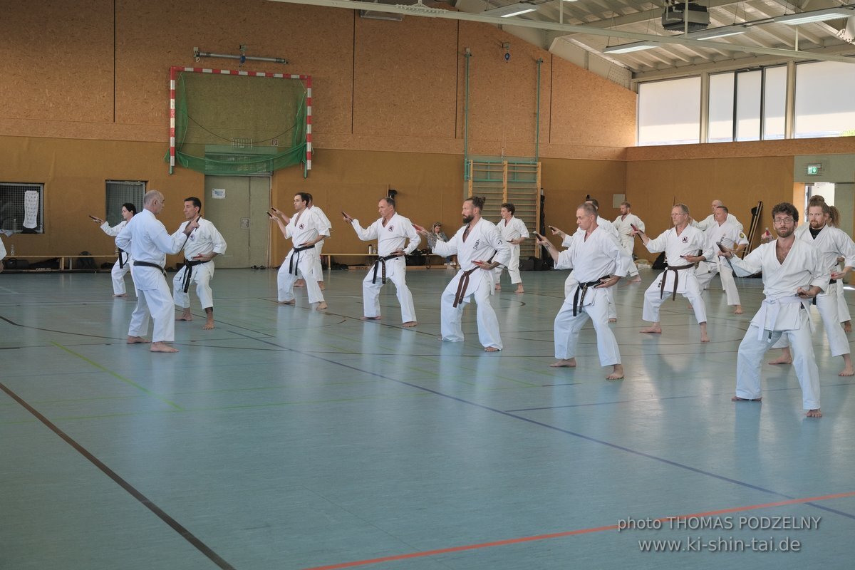 Ryukyu Kobudo Lehrgang mit Kaicho Hiroshi Akamine 9.Dan aus Okinawa in Erlangen 8.-11.9.2022