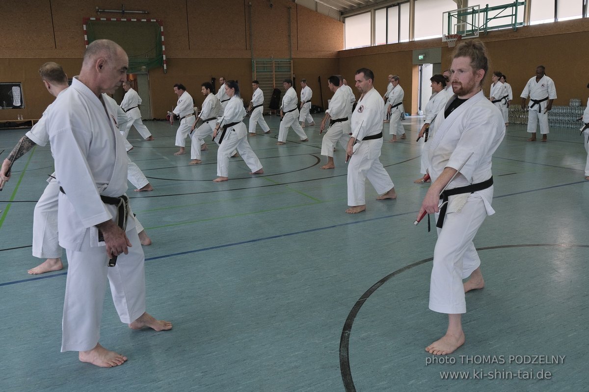 Ryukyu Kobudo Lehrgang mit Kaicho Hiroshi Akamine 9.Dan aus Okinawa in Erlangen 8.-11.9.2022