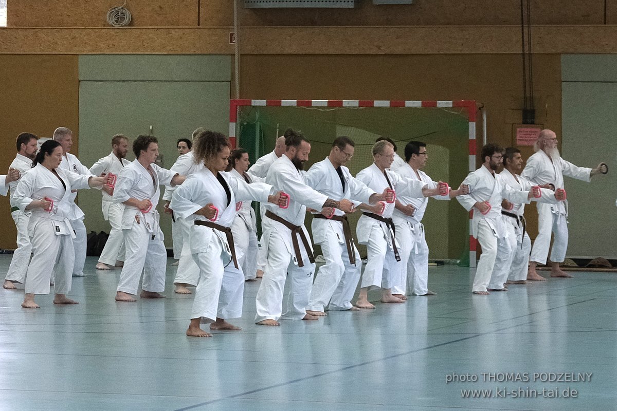 Ryukyu Kobudo Lehrgang mit Kaicho Hiroshi Akamine 9.Dan aus Okinawa in Erlangen 8.-11.9.2022