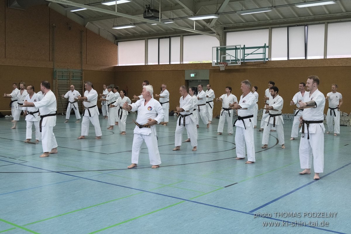 Ryukyu Kobudo Lehrgang mit Kaicho Hiroshi Akamine 9.Dan aus Okinawa in Erlangen 8.-11.9.2022