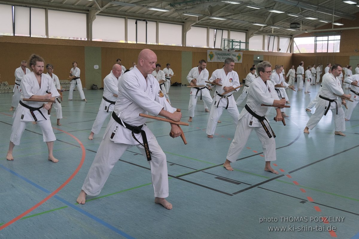 Ryukyu Kobudo Lehrgang mit Kaicho Hiroshi Akamine 9.Dan aus Okinawa in Erlangen 8.-11.9.2022