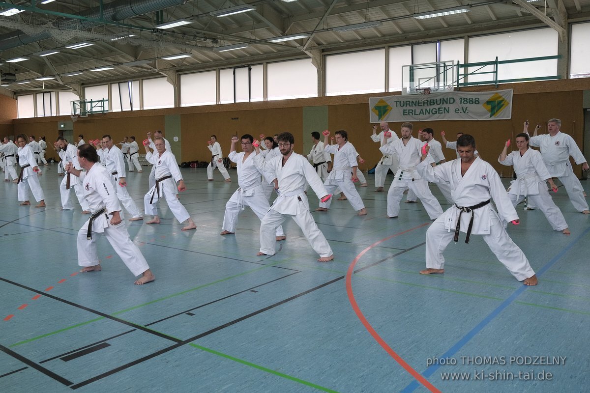 Ryukyu Kobudo Lehrgang mit Kaicho Hiroshi Akamine 9.Dan aus Okinawa in Erlangen 8.-11.9.2022