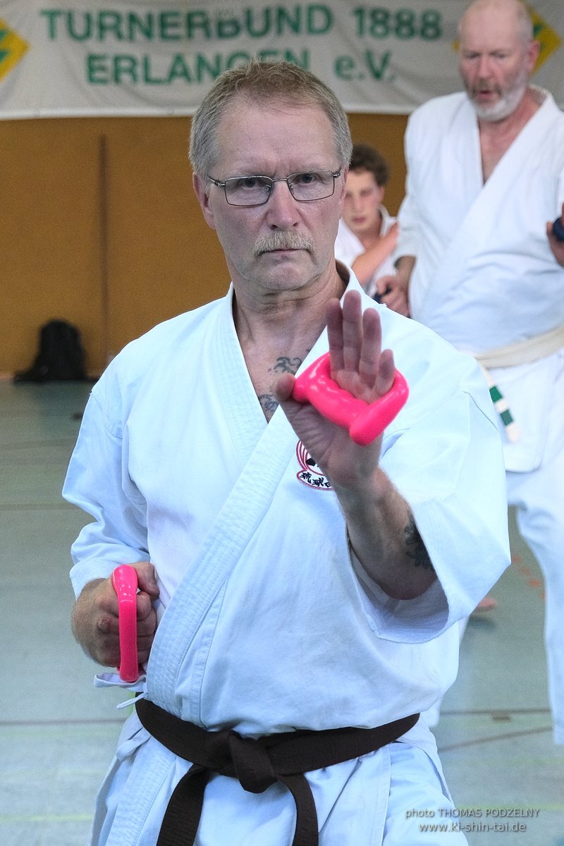 Ryukyu Kobudo Lehrgang mit Kaicho Hiroshi Akamine 9.Dan aus Okinawa in Erlangen 8.-11.9.2022