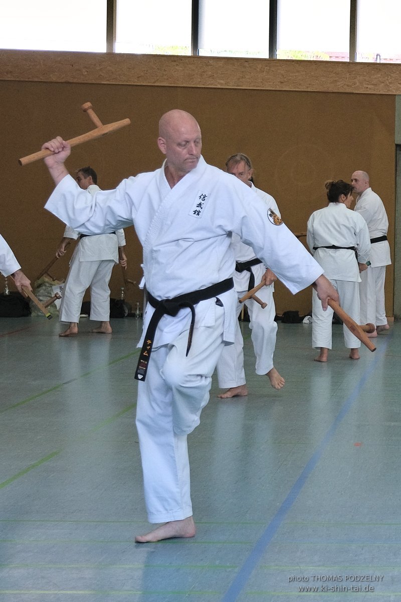 Ryukyu Kobudo Lehrgang mit Kaicho Hiroshi Akamine 9.Dan aus Okinawa in Erlangen 8.-11.9.2022