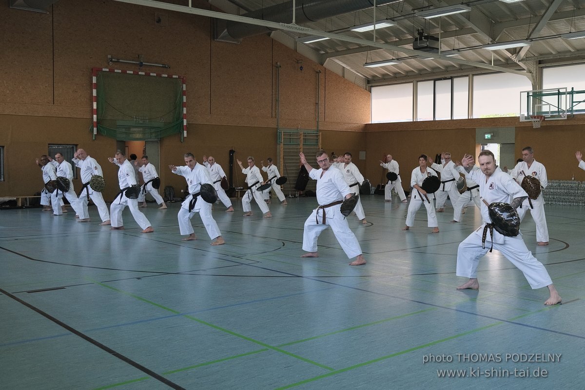 Ryukyu Kobudo Lehrgang mit Kaicho Hiroshi Akamine 9.Dan aus Okinawa in Erlangen 8.-11.9.2022