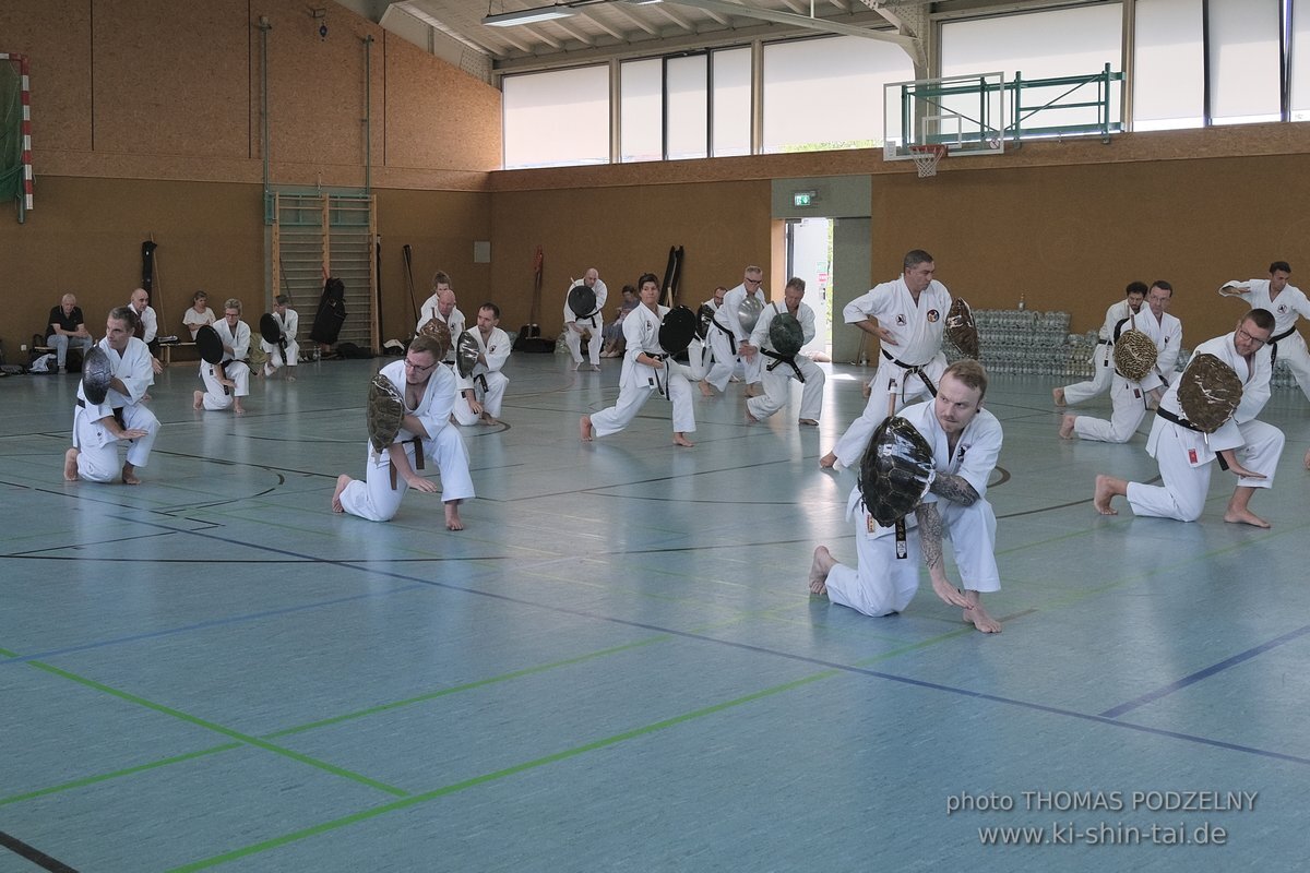 Ryukyu Kobudo Lehrgang mit Kaicho Hiroshi Akamine 9.Dan aus Okinawa in Erlangen 8.-11.9.2022