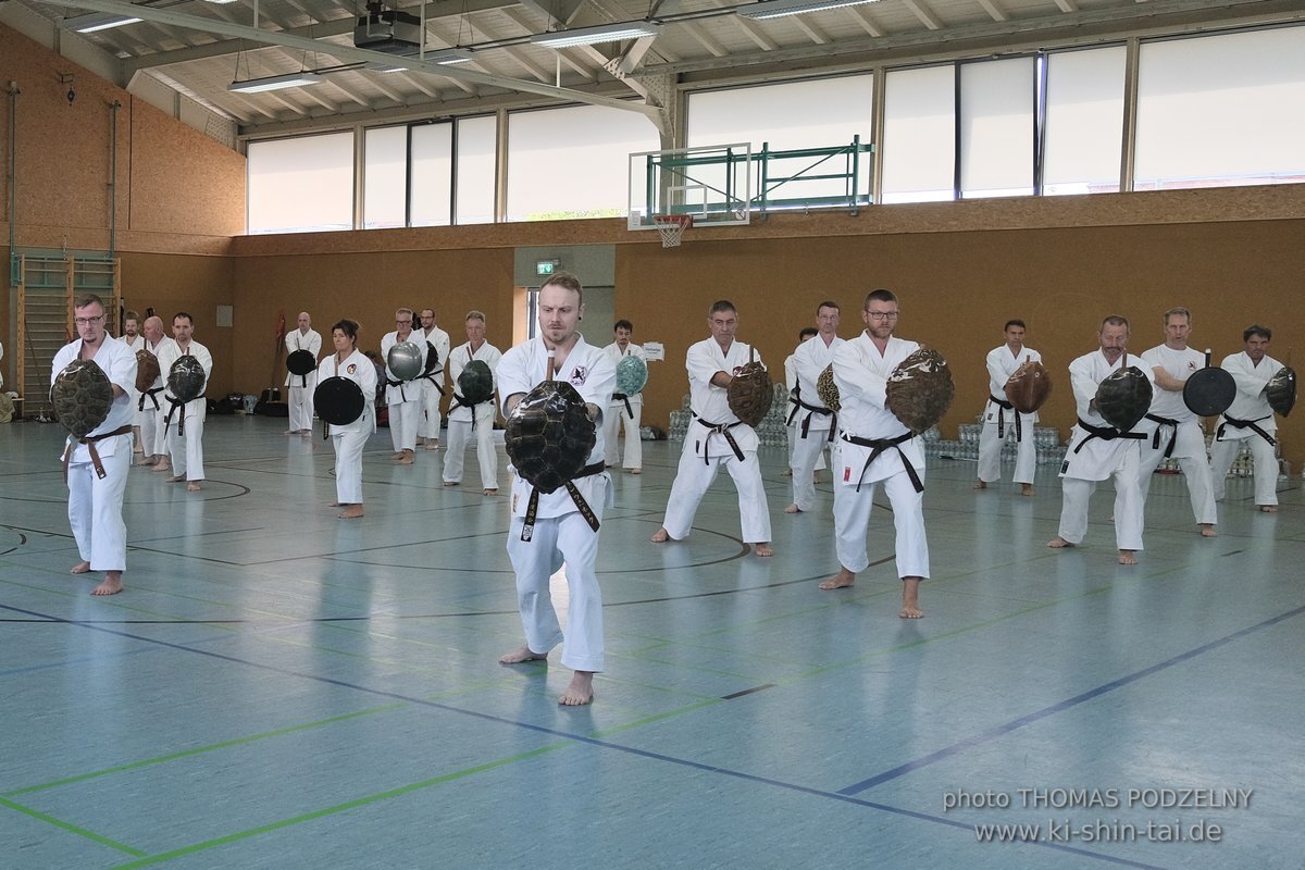 Ryukyu Kobudo Lehrgang mit Kaicho Hiroshi Akamine 9.Dan aus Okinawa in Erlangen 8.-11.9.2022