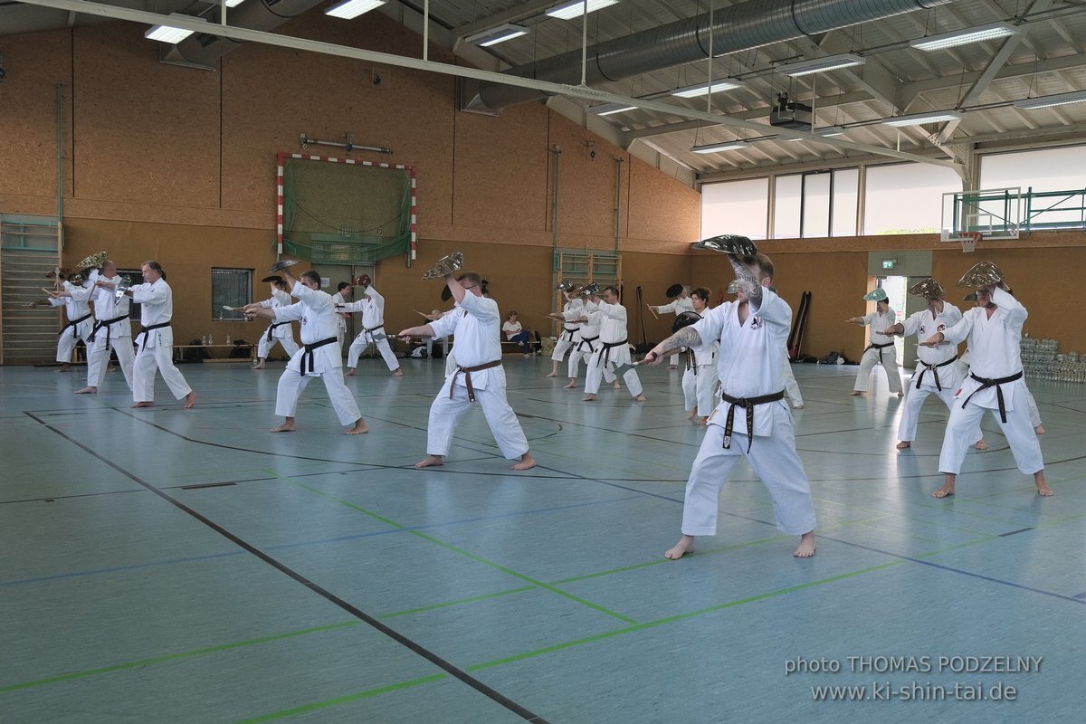 Ryukyu Kobudo Lehrgang mit Kaicho Hiroshi Akamine 9.Dan aus Okinawa in Erlangen 8.-11.9.2022