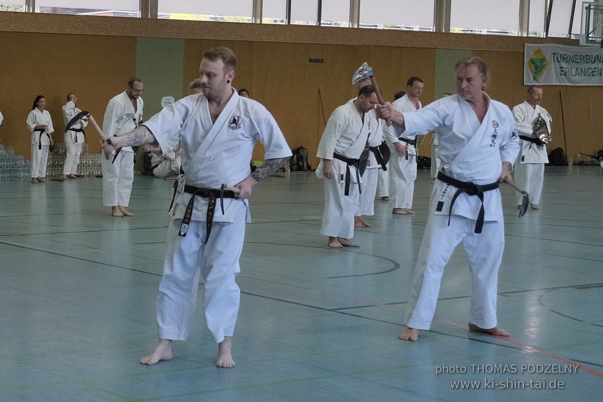 Ryukyu Kobudo Lehrgang mit Kaicho Hiroshi Akamine 9.Dan aus Okinawa in Erlangen 8.-11.9.2022