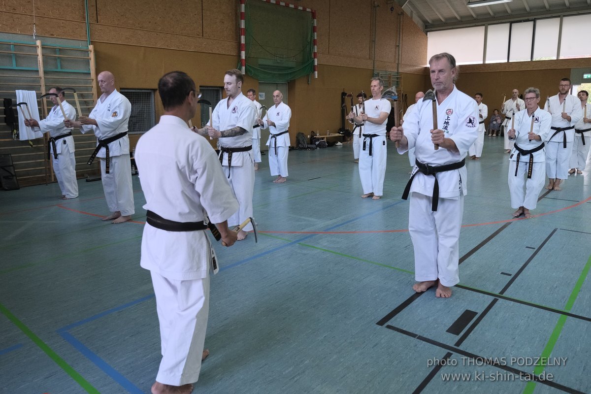 Ryukyu Kobudo Lehrgang mit Kaicho Hiroshi Akamine 9.Dan aus Okinawa in Erlangen 8.-11.9.2022