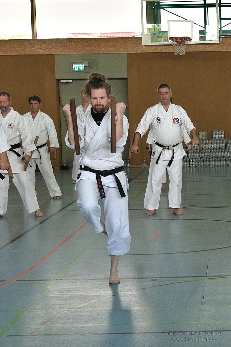 Ryukyu Kobudo Lehrgang mit Kaicho Hiroshi Akamine 9.Dan aus Okinawa in Erlangen 8.-11.9.2022