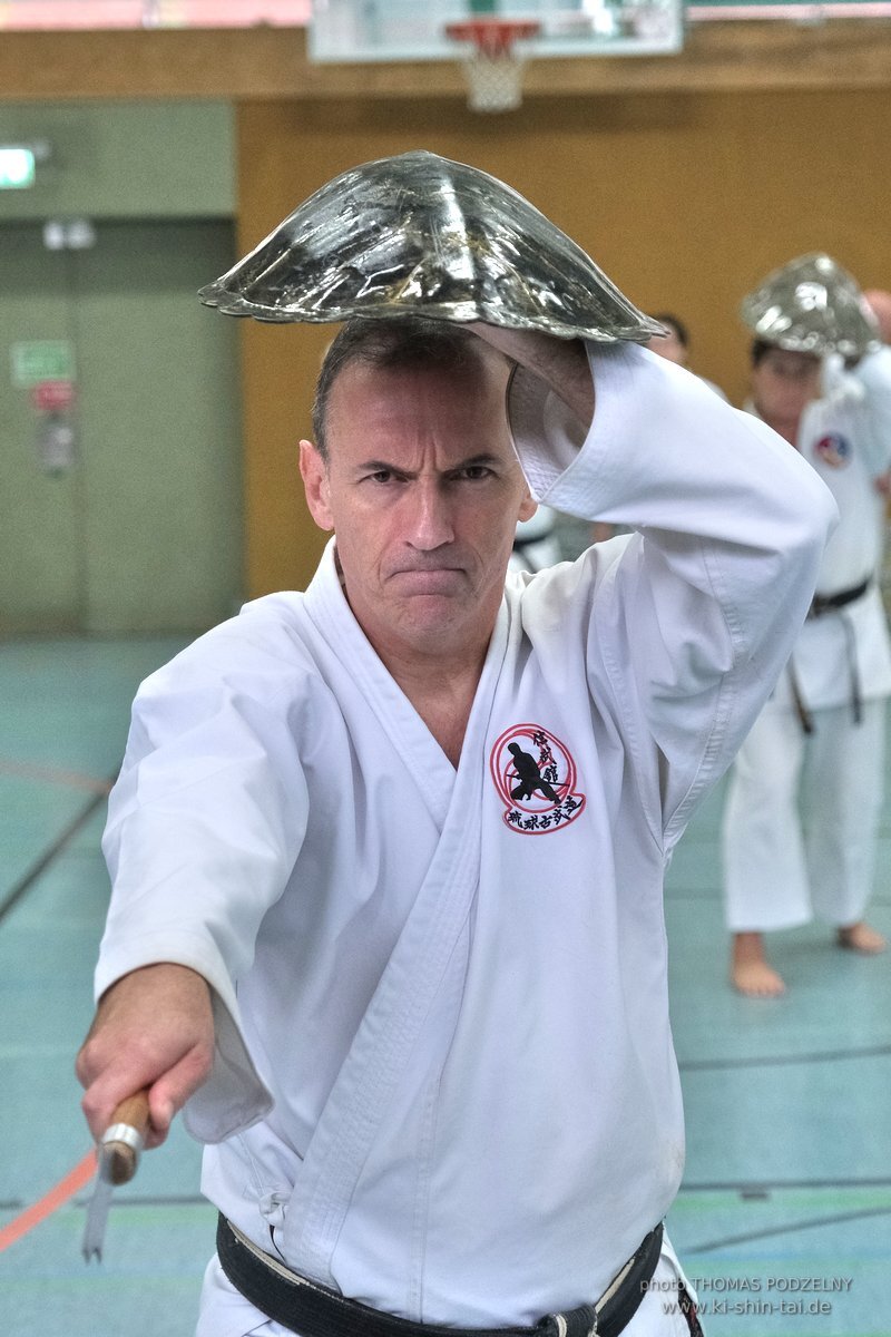 Ryukyu Kobudo Lehrgang mit Kaicho Hiroshi Akamine 9.Dan aus Okinawa in Erlangen 8.-11.9.2022