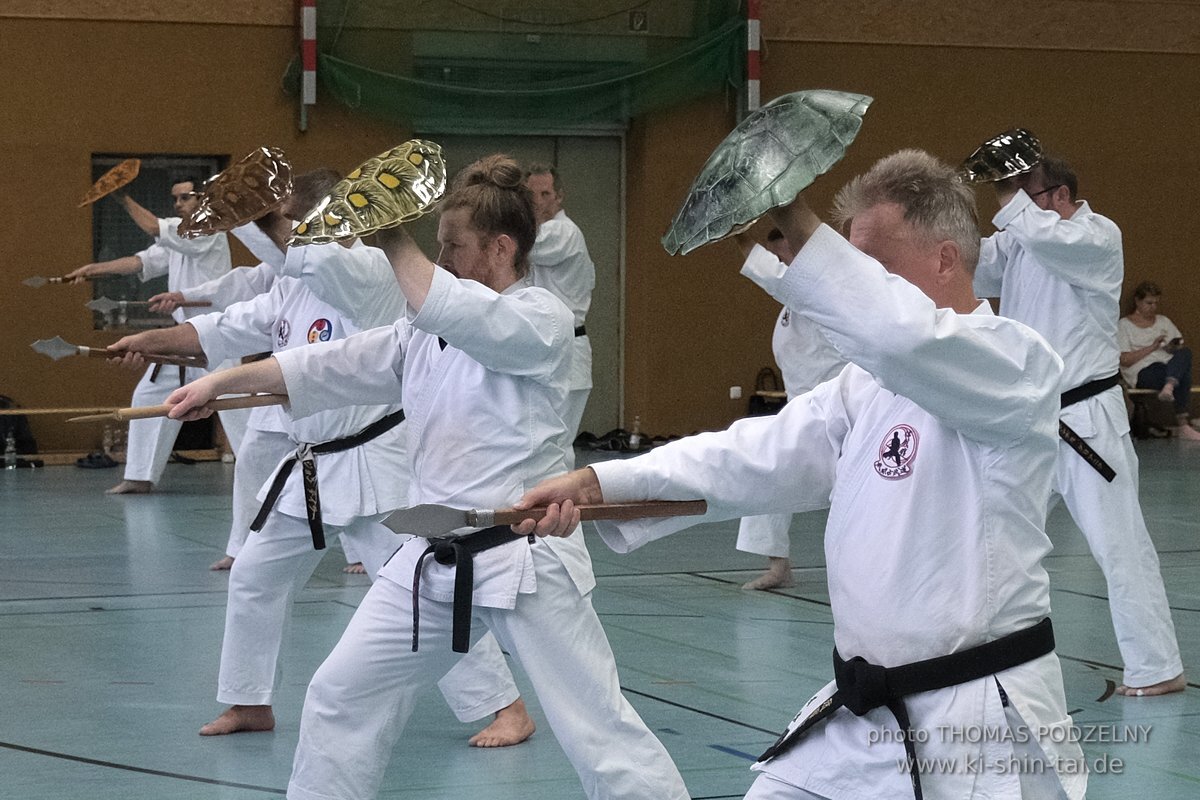 Ryukyu Kobudo Lehrgang mit Kaicho Hiroshi Akamine 9.Dan aus Okinawa in Erlangen 8.-11.9.2022