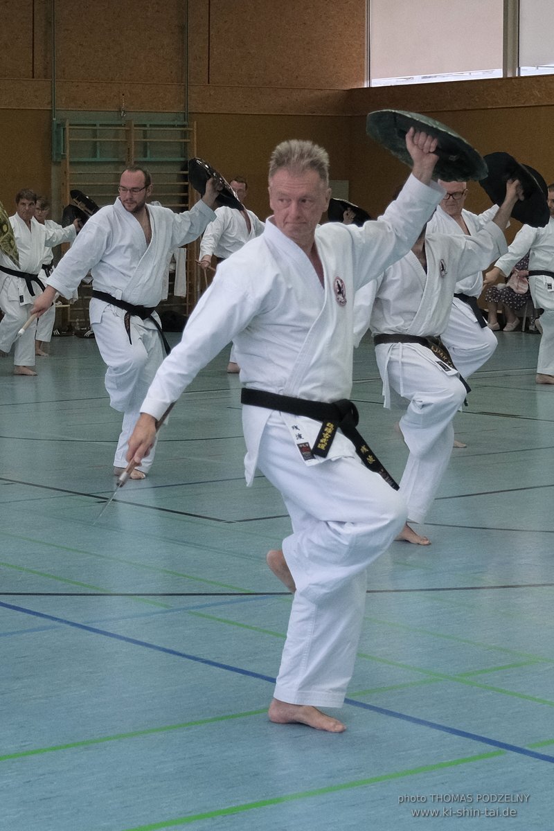 Ryukyu Kobudo Lehrgang mit Kaicho Hiroshi Akamine 9.Dan aus Okinawa in Erlangen 8.-11.9.2022