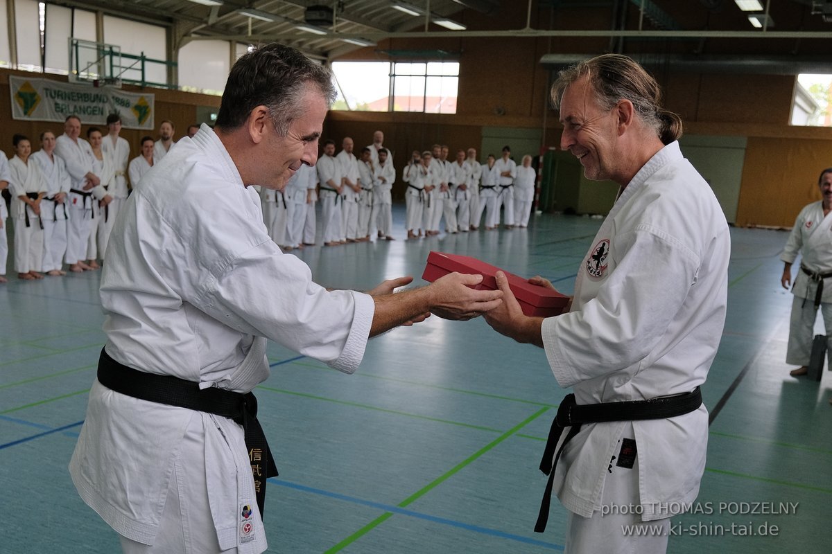 Ryukyu Kobudo Lehrgang mit Kaicho Hiroshi Akamine 9.Dan aus Okinawa in Erlangen 8.-11.9.2022