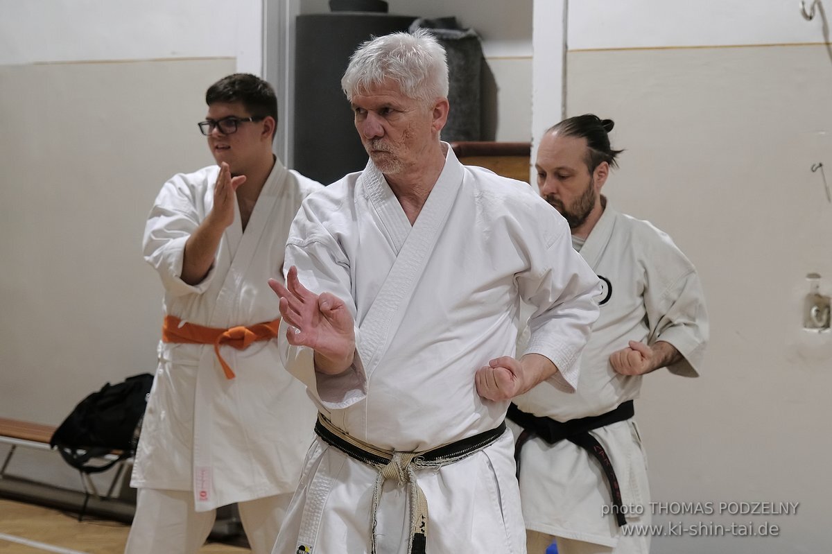 Inklusiver Ryukyu Kobudo Lehrgang mit Thomas Podzelny 6.Dan in Budapest 9.-11.2.2024