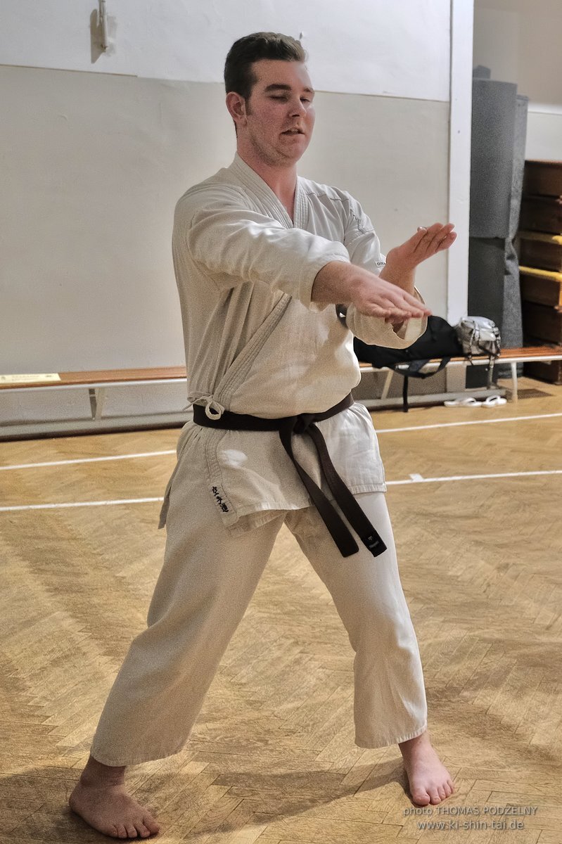 Inklusiver Ryukyu Kobudo Lehrgang mit Thomas Podzelny 6.Dan in Budapest 9.-11.2.2024