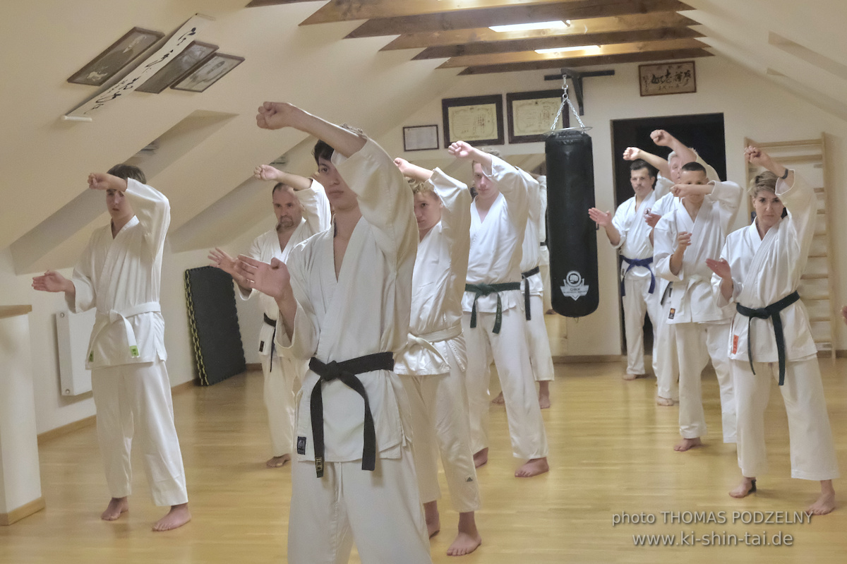 Ryûkyû Kobudô Lehrgang mit Thomas Podzelny 6.Dan in Krakau/Polen 12.-14.9.2025 